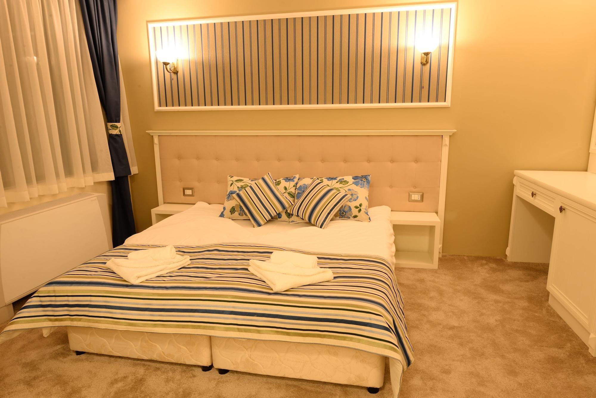 Park Hotel Raya Garden - Free Parking Велико-Тирново Екстер'єр фото